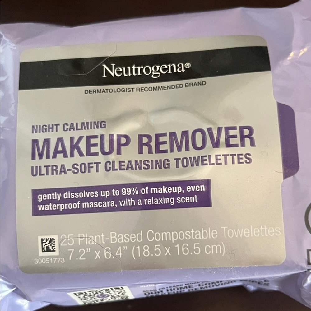 Package of five (5)Neutrogena Night Calming Makeup Remover Towelettes - Lavender